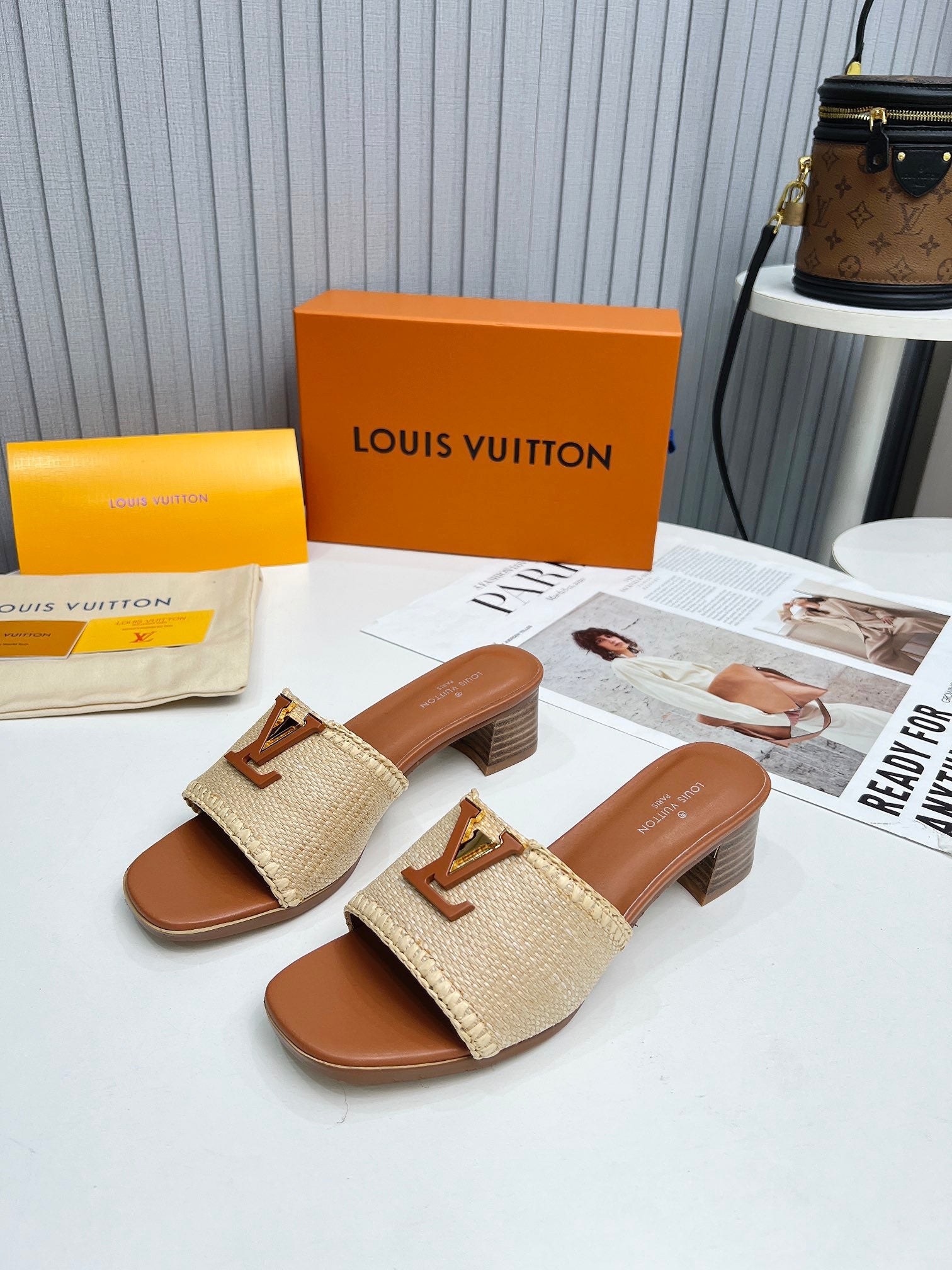 LV 26S CAPRI HIGH-HEELED MULES IN BROWN CALFSKIN AND BEIGE RAFFIA