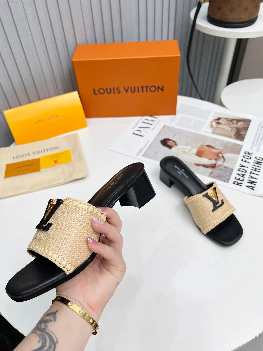 LV 26S CAPRI HIGH-HEELED MULES IN BLACK CALFSKIN AND BEIGE RAFFIA