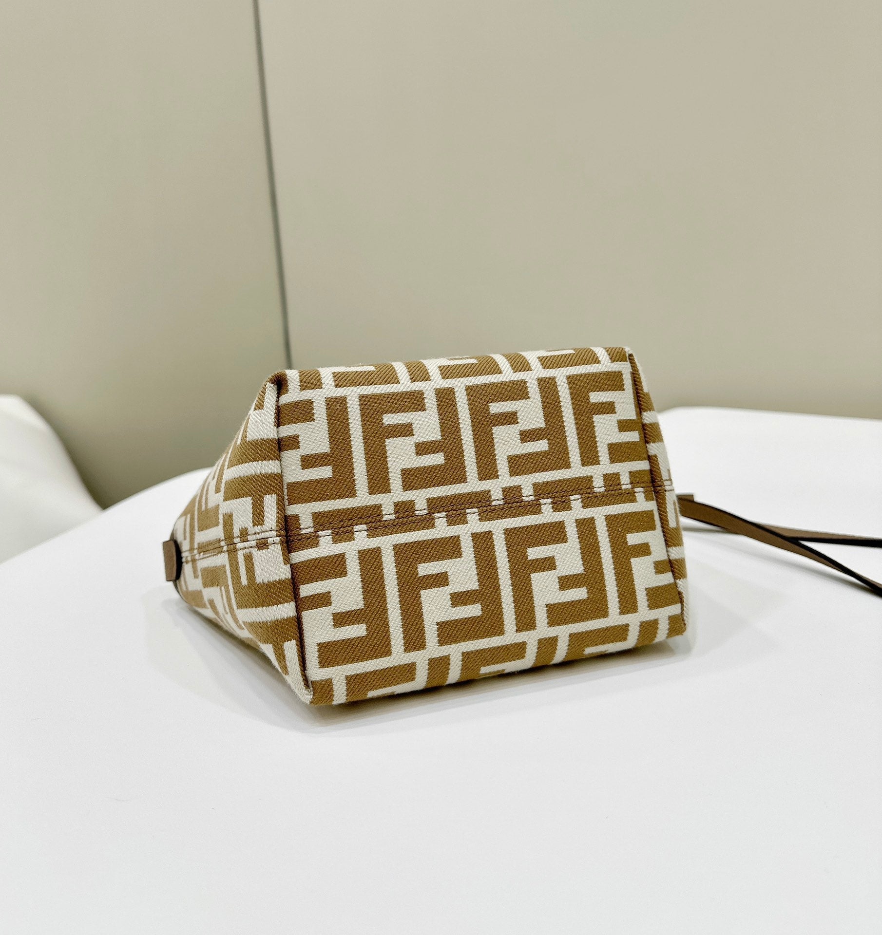 MINI ROLL BAG 15 PEANUT BROWN MIX WHITE FF JACQUARD FABRIC