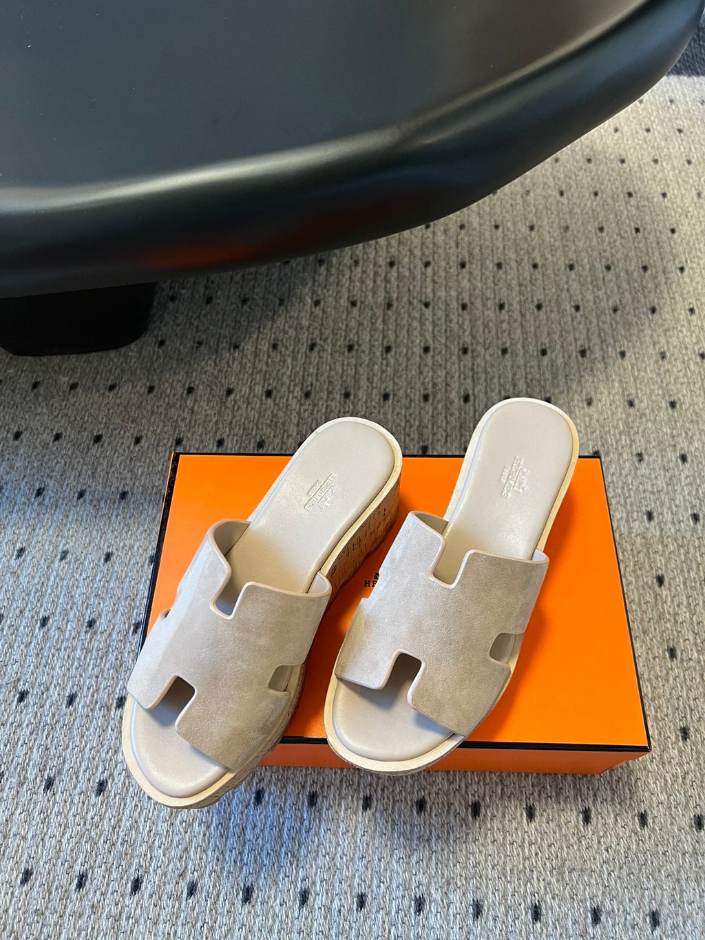 EZE SANDAL PLATFORM 85 MM IN PALE GRAY SUEDE