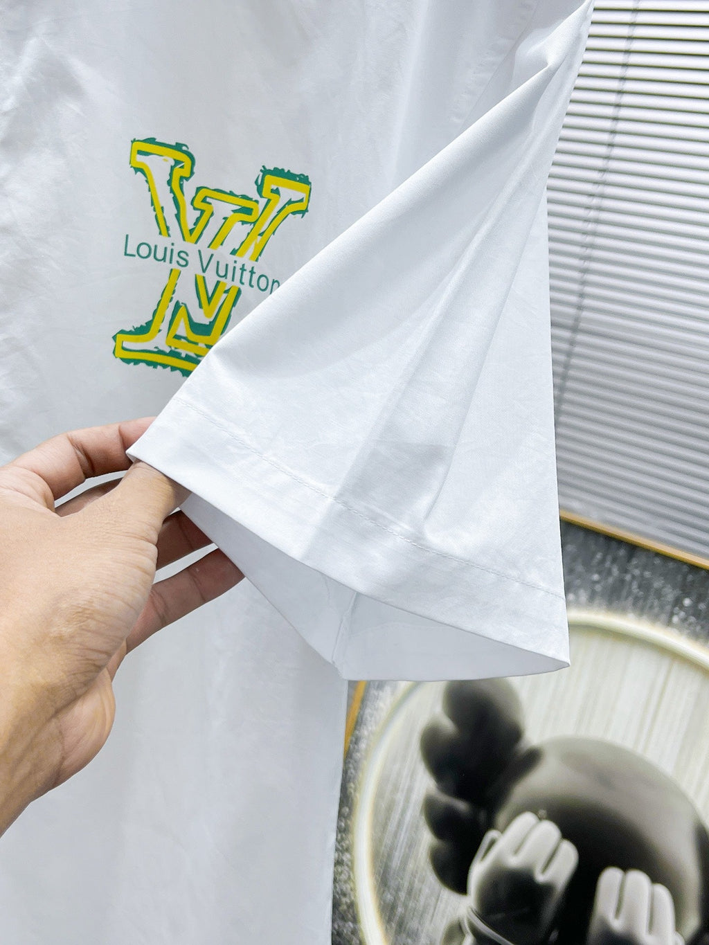 LV SHORT-SLEEVED SHIRT IN WHITE COTTON GREEN YELLOW LOGO 238815