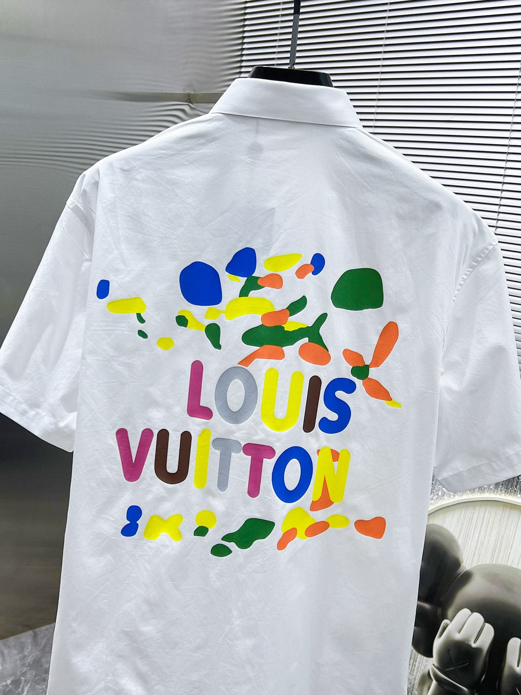 LV SHORT-SLEEVED SHIRT IN WHITE COTTON COLORFUL LOGO 238812