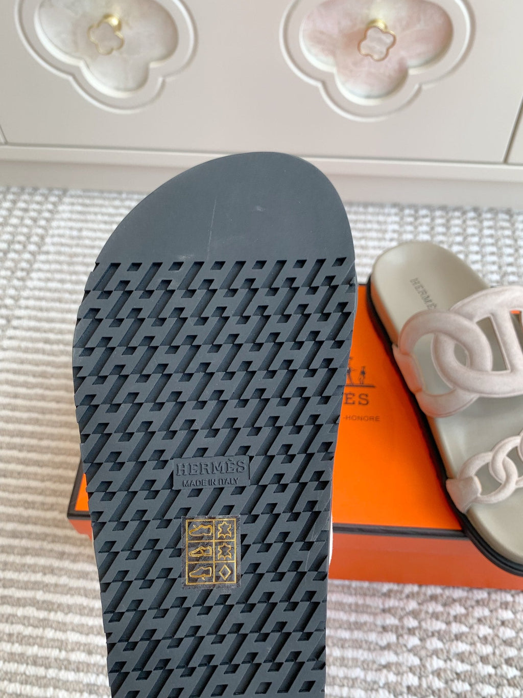 HM 26S EXTRA SANDAL IN NUDE CALFSKIN AND SUEDE