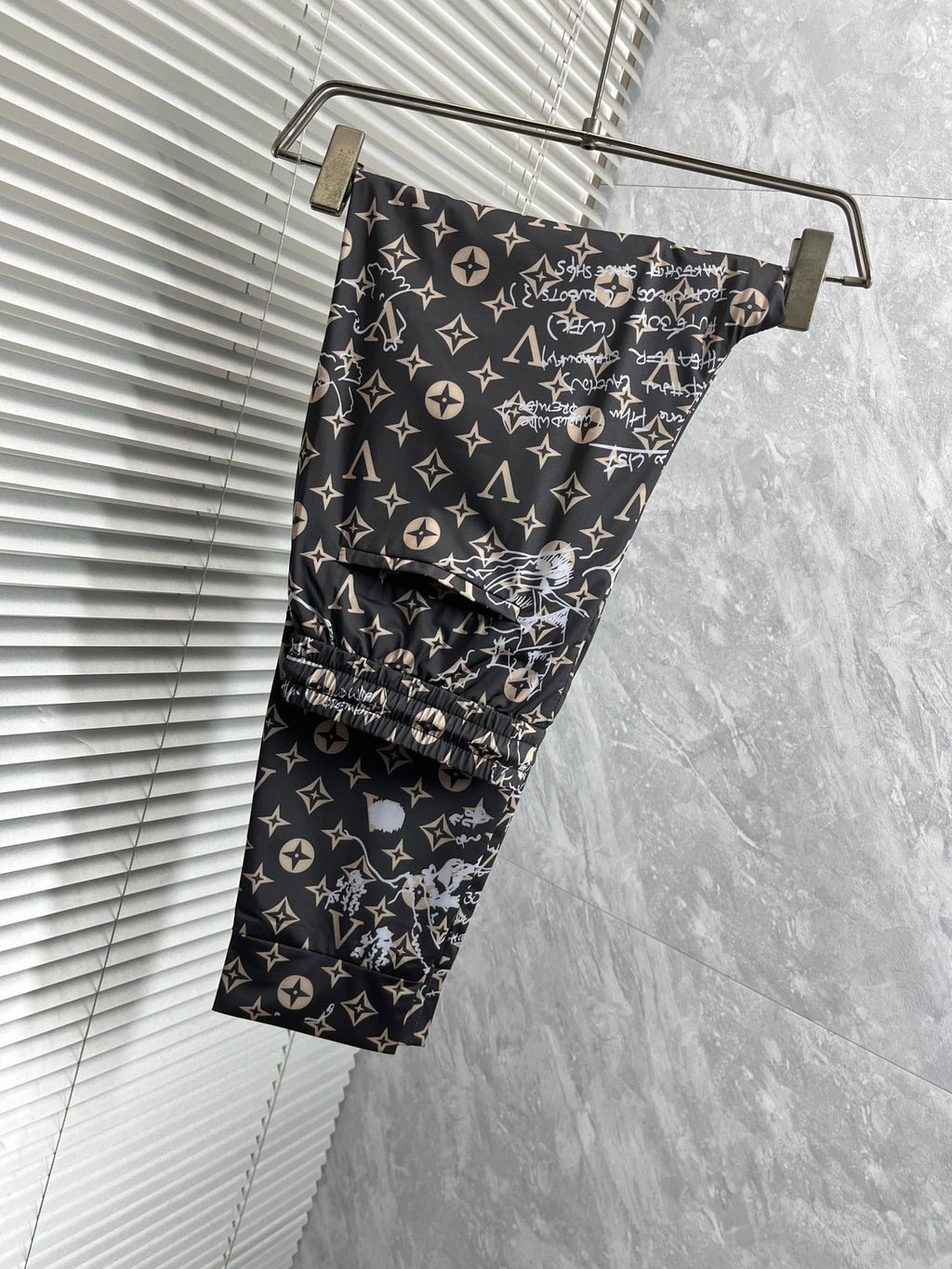 LV DARK BROWN MONOGRAM TROUSERS 239490