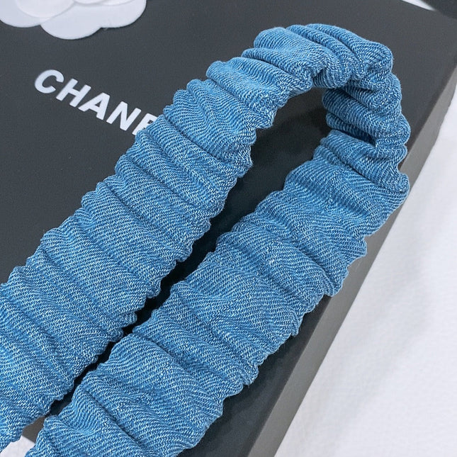 DOUBLE C ELASTIC BELT 30MM IN BLUE DENIM WITH GOLD BUCKLE EMBOSSED PEARL