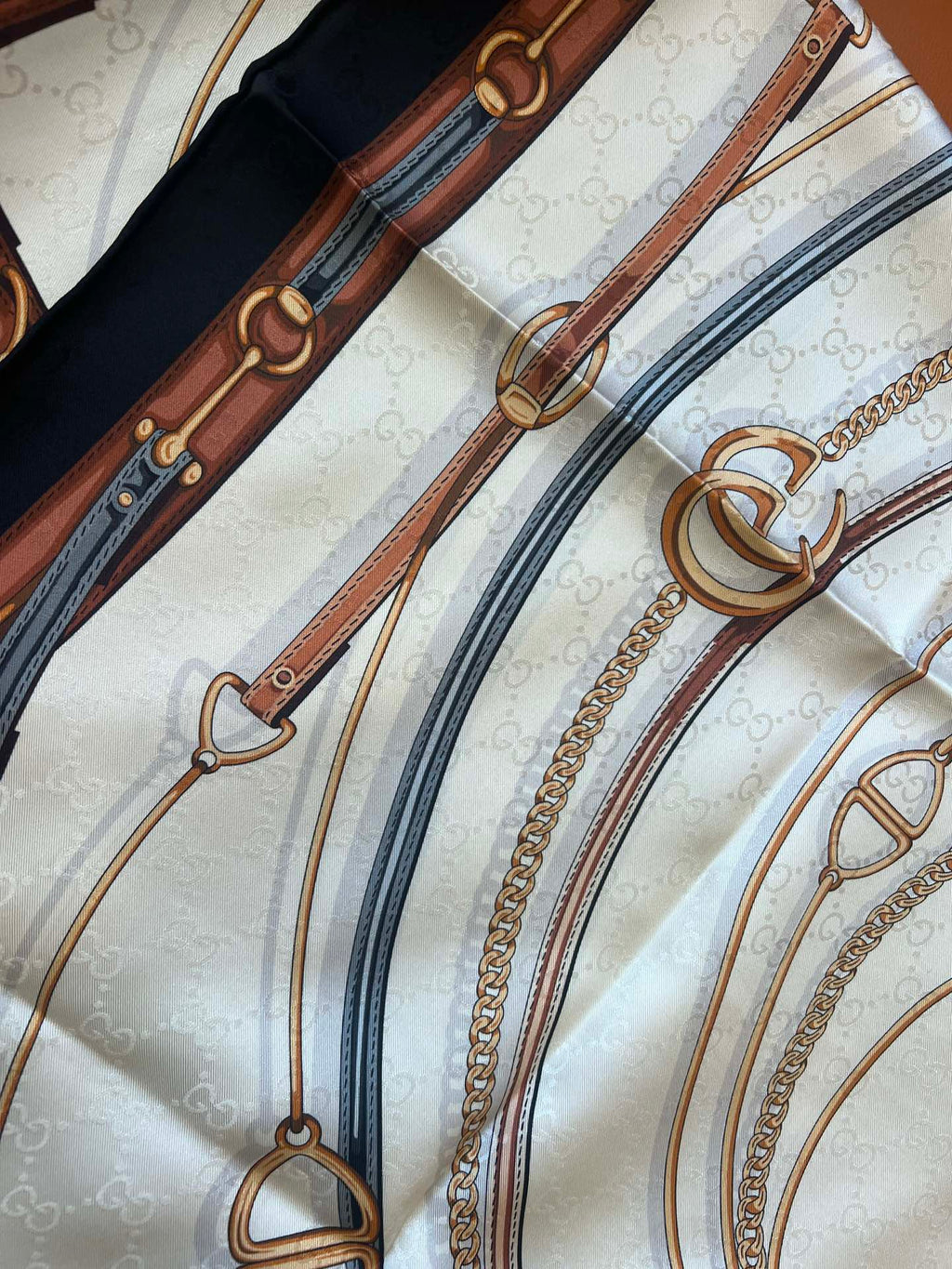 GUCCI 25S SCARF 90 IN SILK 679800
