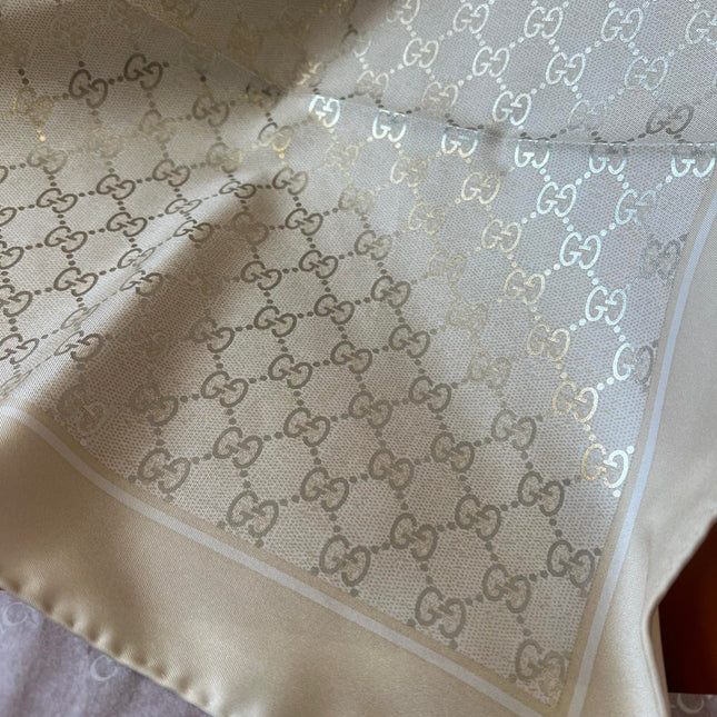 GUCCI 25S SCARF 90 IN SILK 697667