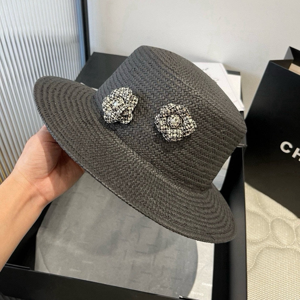 FLAT STRAW HAT BLACK FLOWER ATTACHMENT 673929