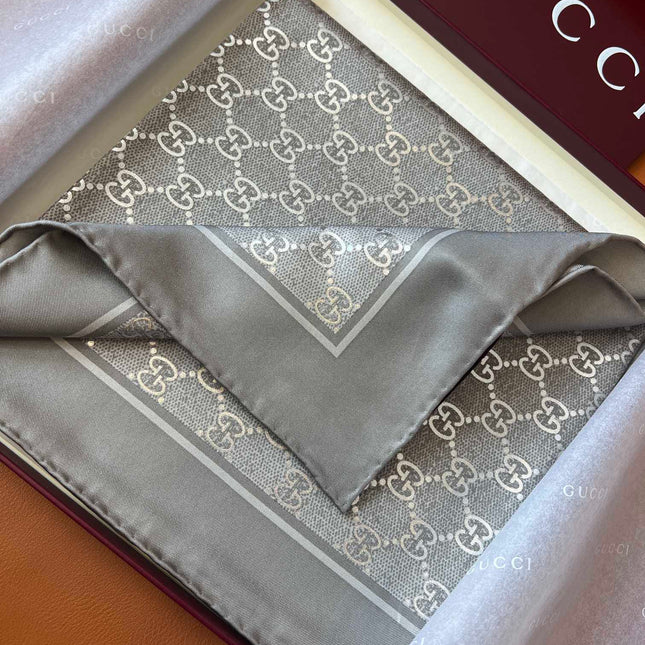 GUCCI 25S SCARF 90 IN SILK 697668