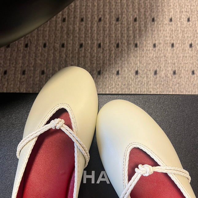 BOTTEGA VENETA 26S FLAT MULES IN CREAM WHITE LAMBSKIN