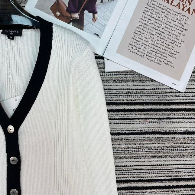 CHANEL 26S CARDIGAN 909