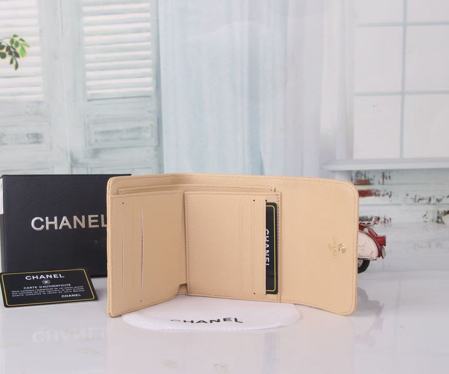 CHANEL FLAP CARD HOLDER IN BEIGE CAVIAR CALFSKIN WITH CRYSTAL EMBOSSED LOGO