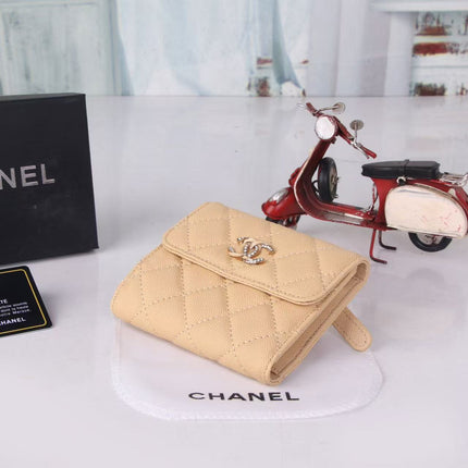 CHANEL FLAP CARD HOLDER IN BEIGE CAVIAR CALFSKIN WITH CRYSTAL EMBOSSED LOGO