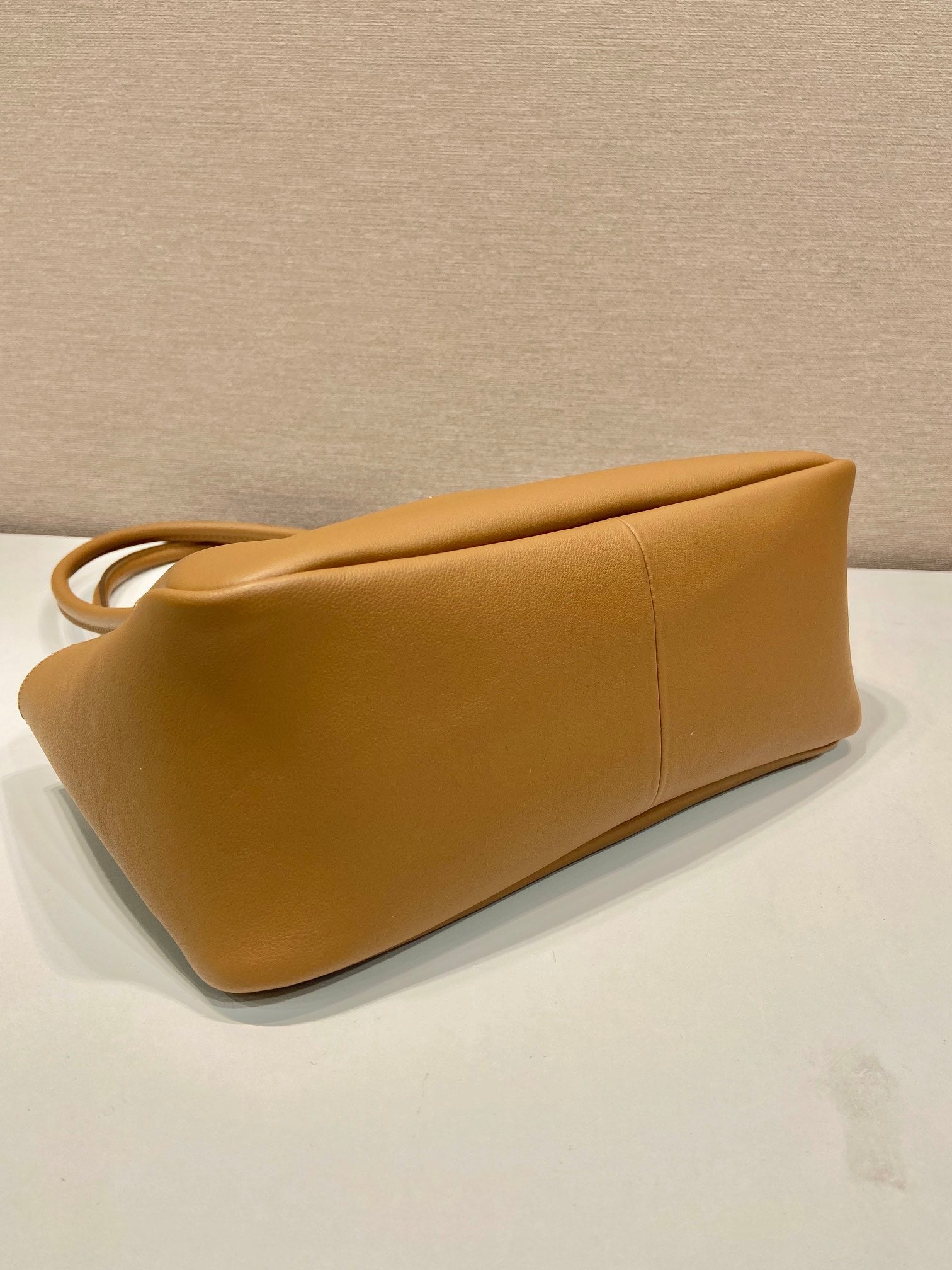 PRA 28 LARGE BEIGE CALFSKIN HANDBAG
