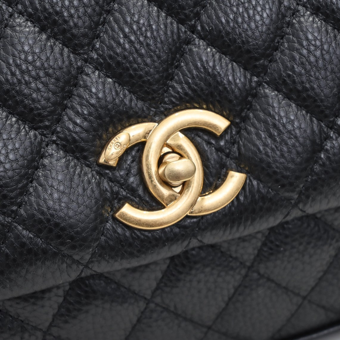 QUILTED CAVIAR 28CM 92992 BLACK