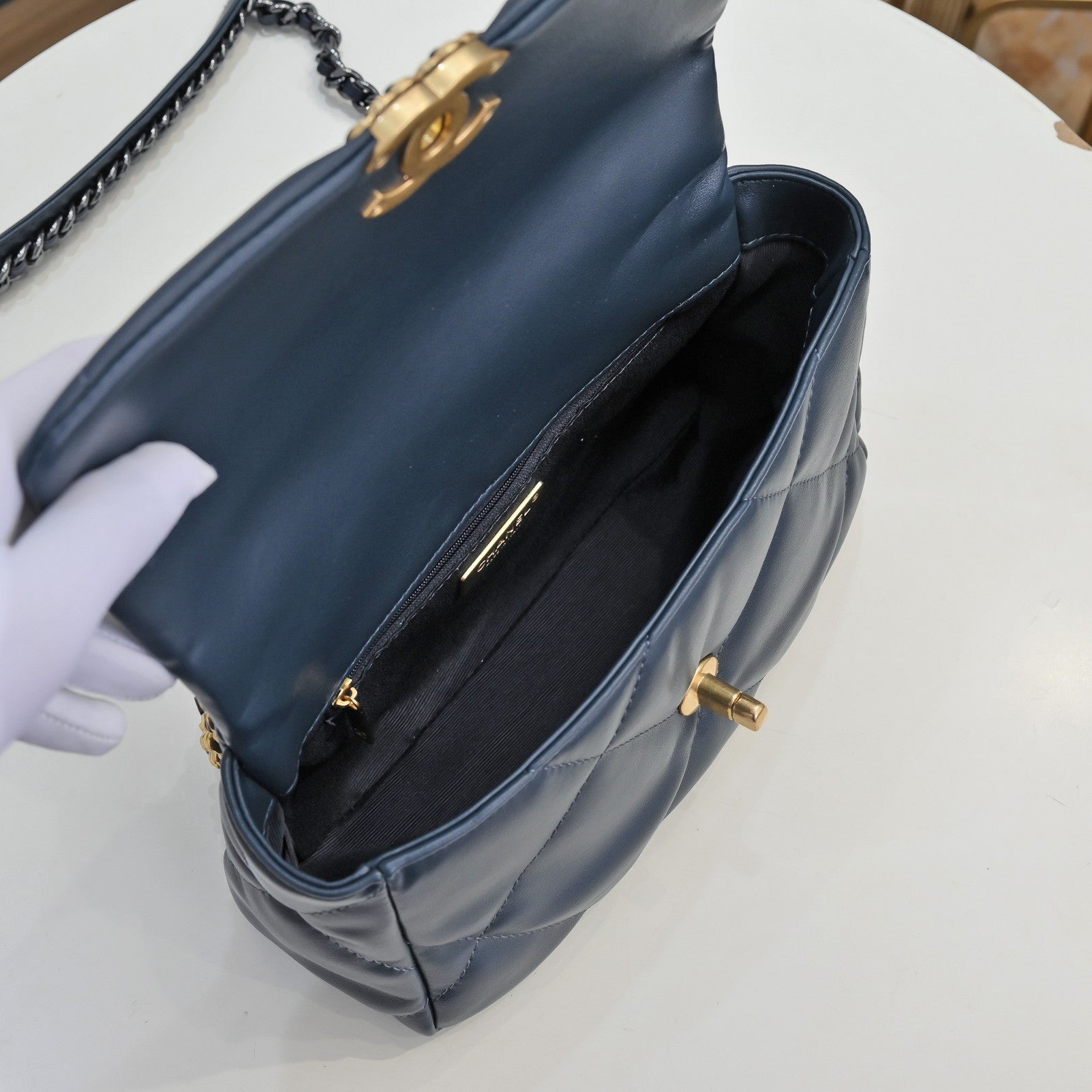 19 FLAP BAG 26CM 9010 NAVY SMALL