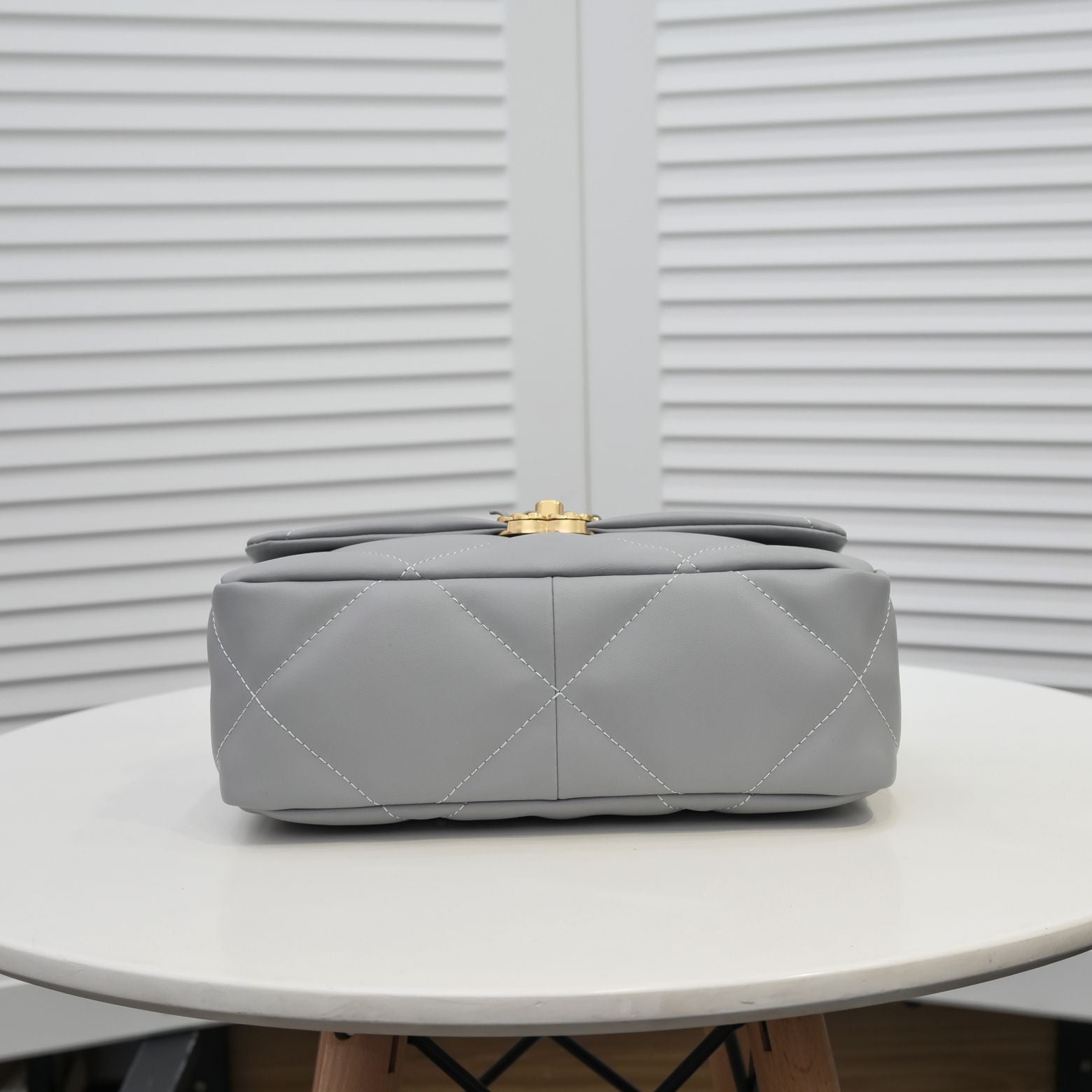 19 FLAP BAG 26CM 9010 GREY