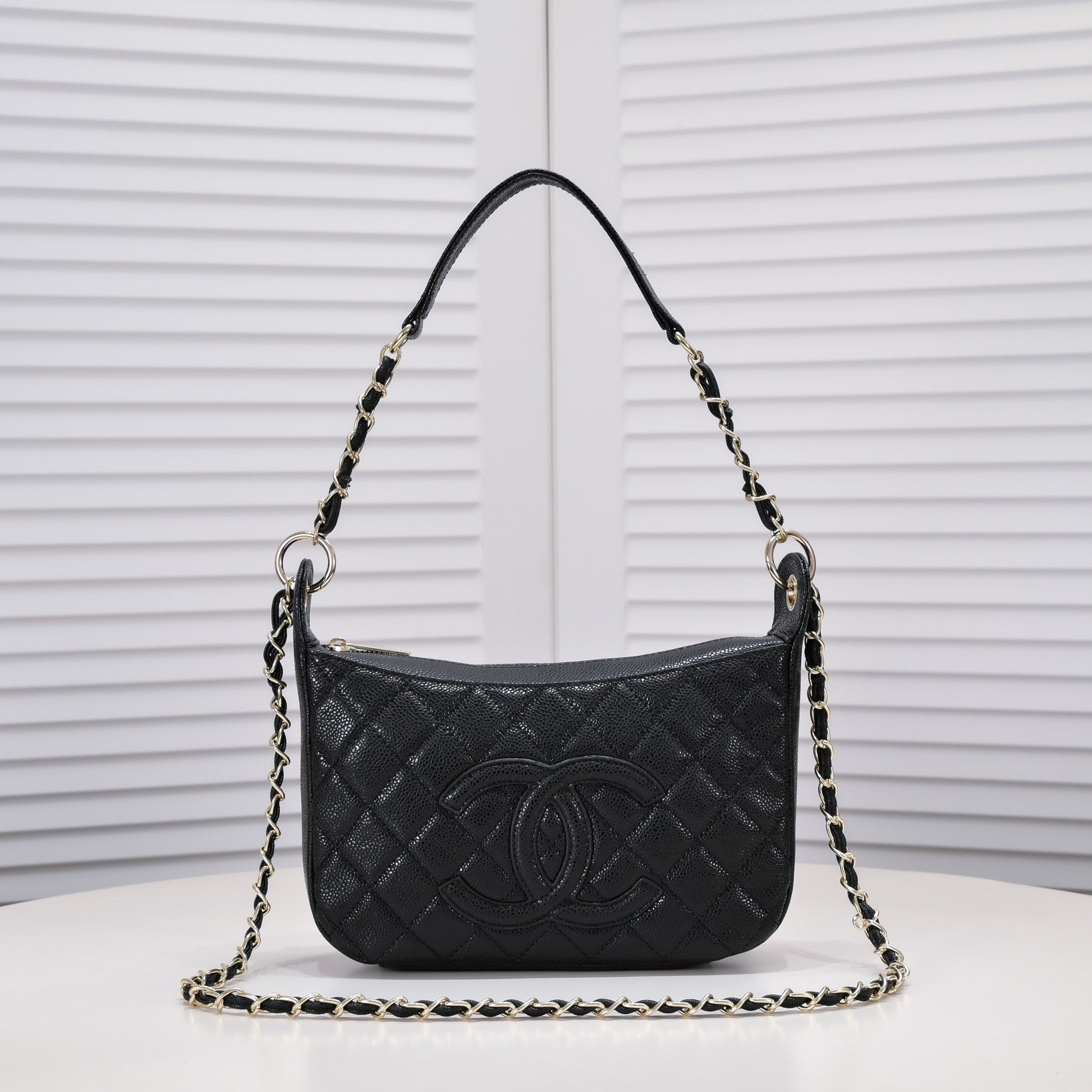 HOBO CAVIAR 25CM 3302 BLACK