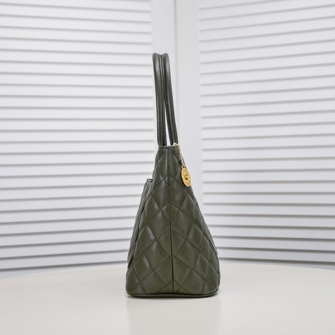 MEDALLION TOTE CAVIAR 3326 MOSS GREEN