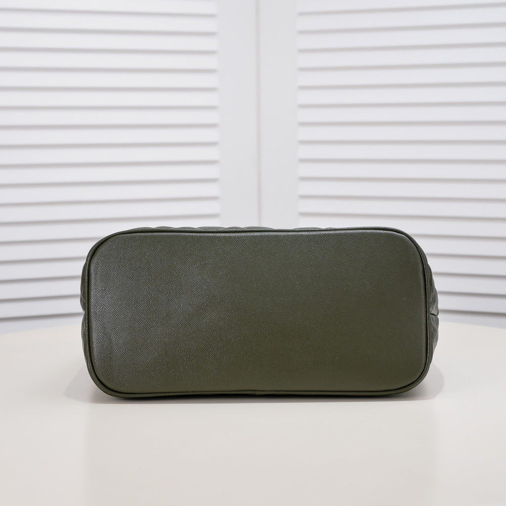 MEDALLION TOTE CAVIAR 3326 MOSS GREEN