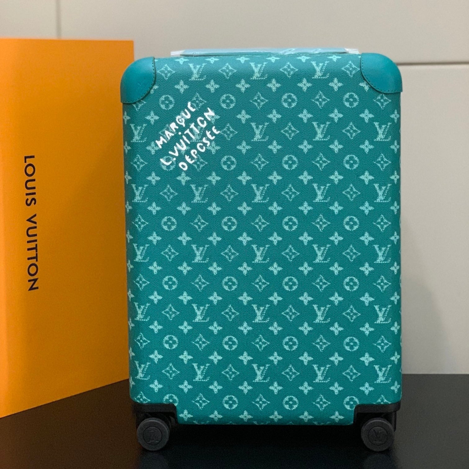 HORIZON 55 SUITCASE IN GREEN