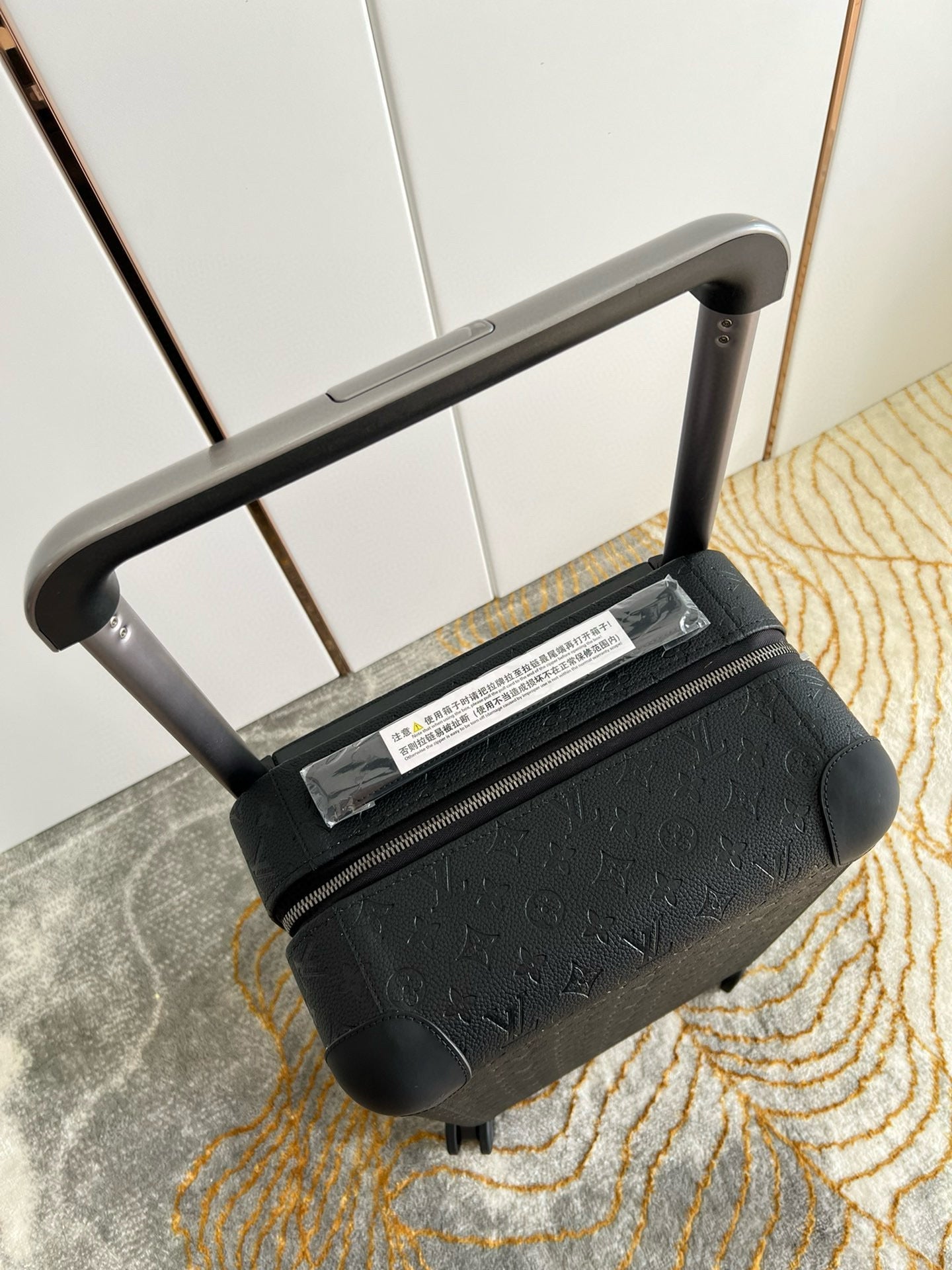 HORIZON 55 SUITCASE MONOGRAM IN BLACK METAL HARDWARE