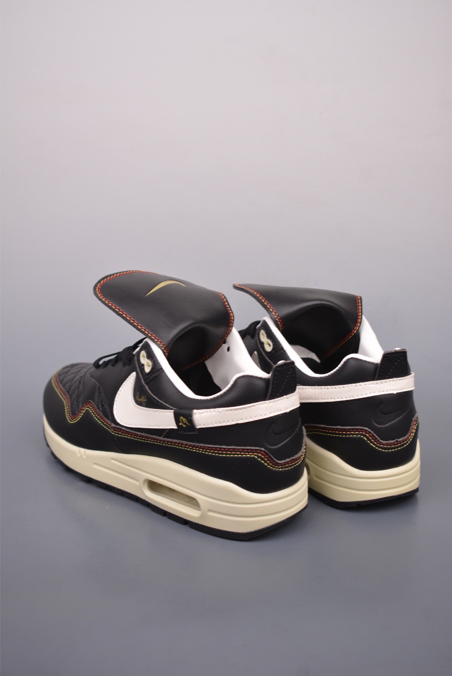 AIR MAX 1 SNEAKERS IN BLACK WHITE GOLD LEATHER