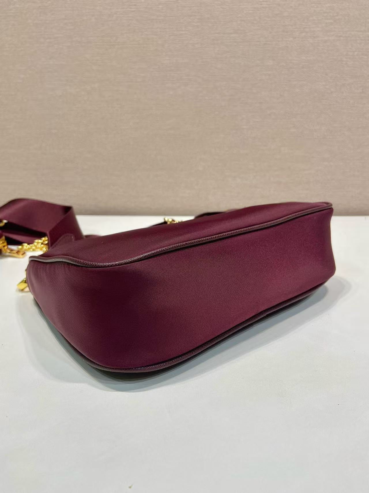 PRA HOBO BAG 22 IN BURGUNDY RED RE-NYLON