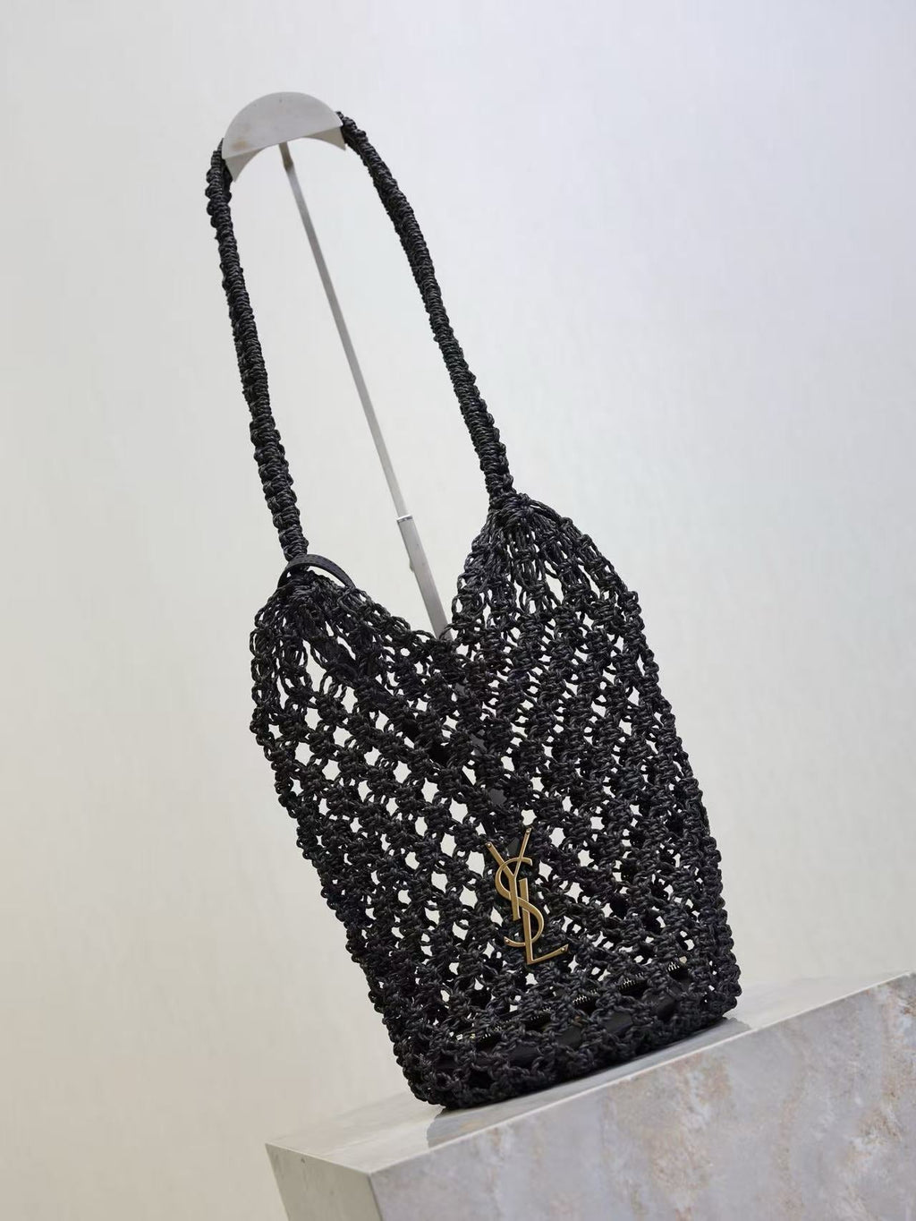 YSL SHOULDER BAG 33 IN BLACK WOVEN RAFFIA