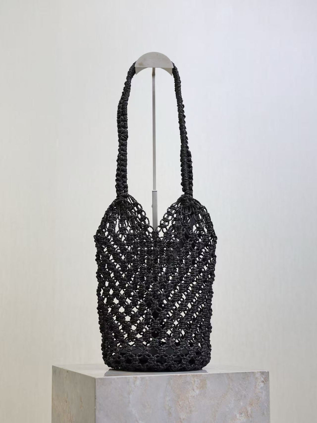 YSL SHOULDER BAG 33 IN BLACK WOVEN RAFFIA