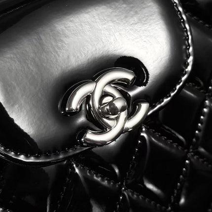 CHANEL SHOPPING BAG 19 IN BLACK GLOSSY CALFSKIN WITH GOLD-TONE HARDWARE