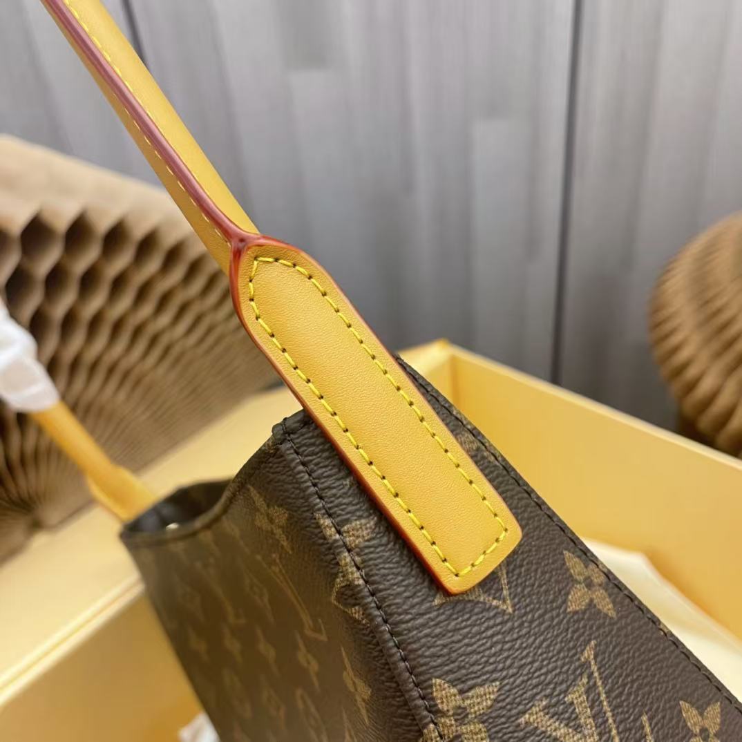 LV LOOPING SHOULDER BAG 25 IN BROWN MONOGRAM CANVAS GOLD-TONE HARDWARE.