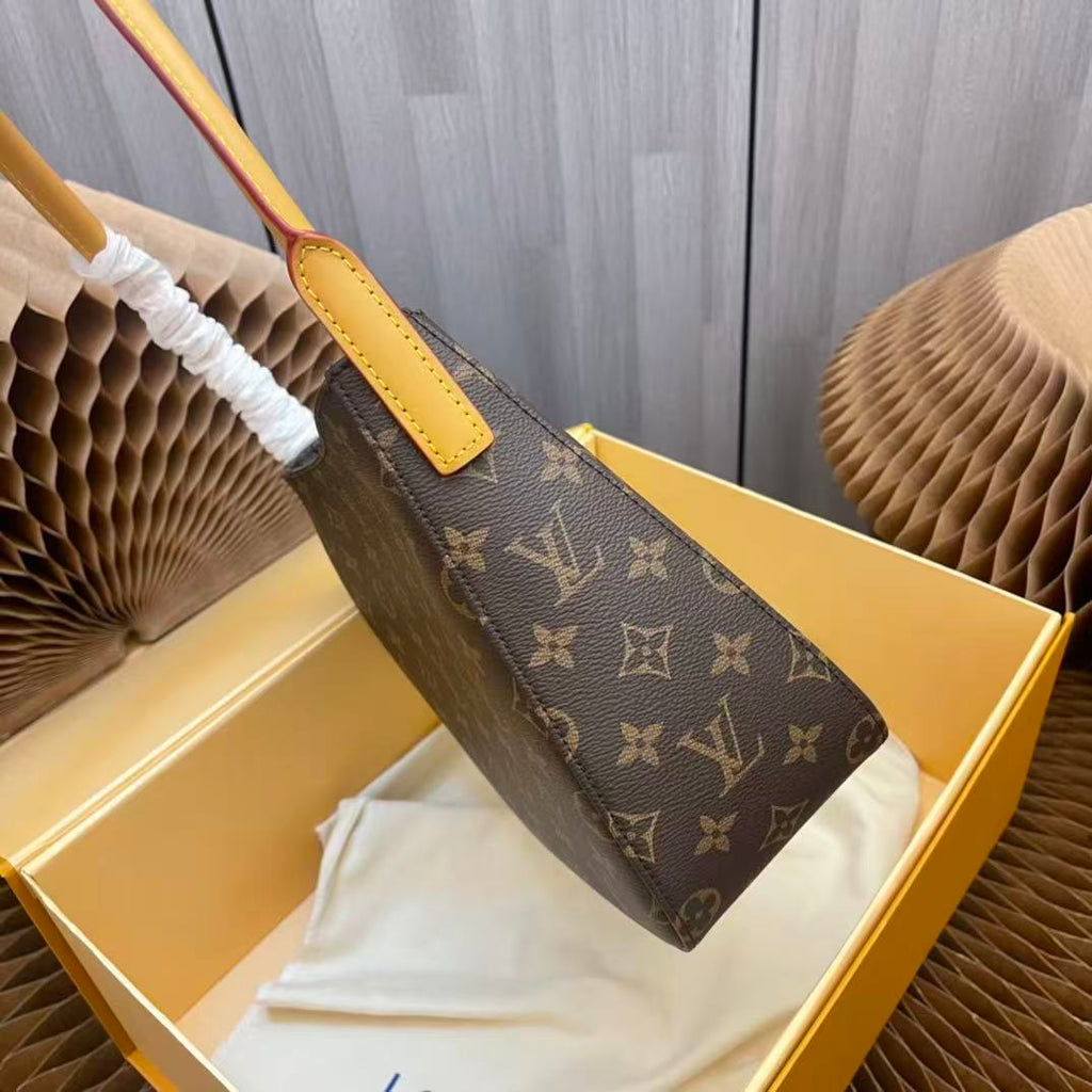 LV LOOPING SHOULDER BAG 25 IN BROWN MONOGRAM CANVAS GOLD-TONE HARDWARE.