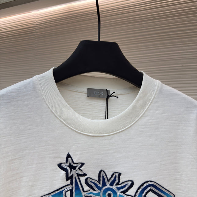 DIOR LEWIS HAMILTON T-SHIRT IN WHITE AND BLUE GRAPHIC LOGO