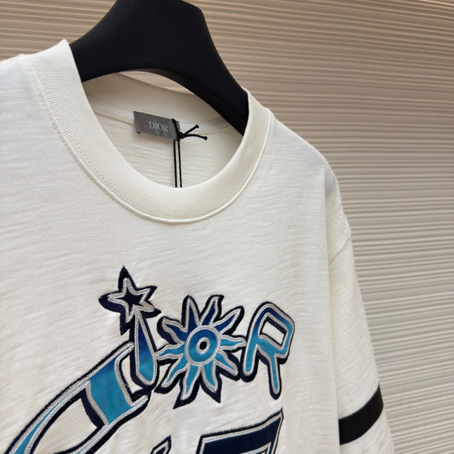 DIOR LEWIS HAMILTON T-SHIRT IN WHITE AND BLUE GRAPHIC LOGO