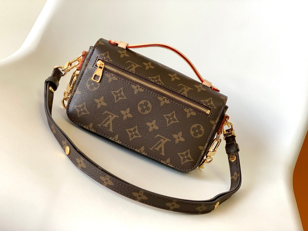 POCHETTE METIS EAST WEST 21.5 IN BROWN MONOGRAM CANVAS GOLD HARDAWARE
