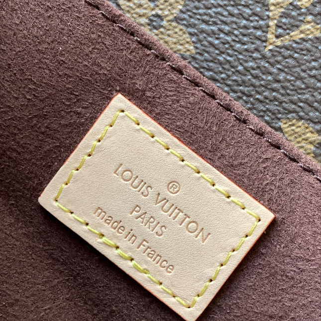 POCHETTE METIS EAST WEST 21.5 IN BROWN MONOGRAM CANVAS GOLD HARDAWARE