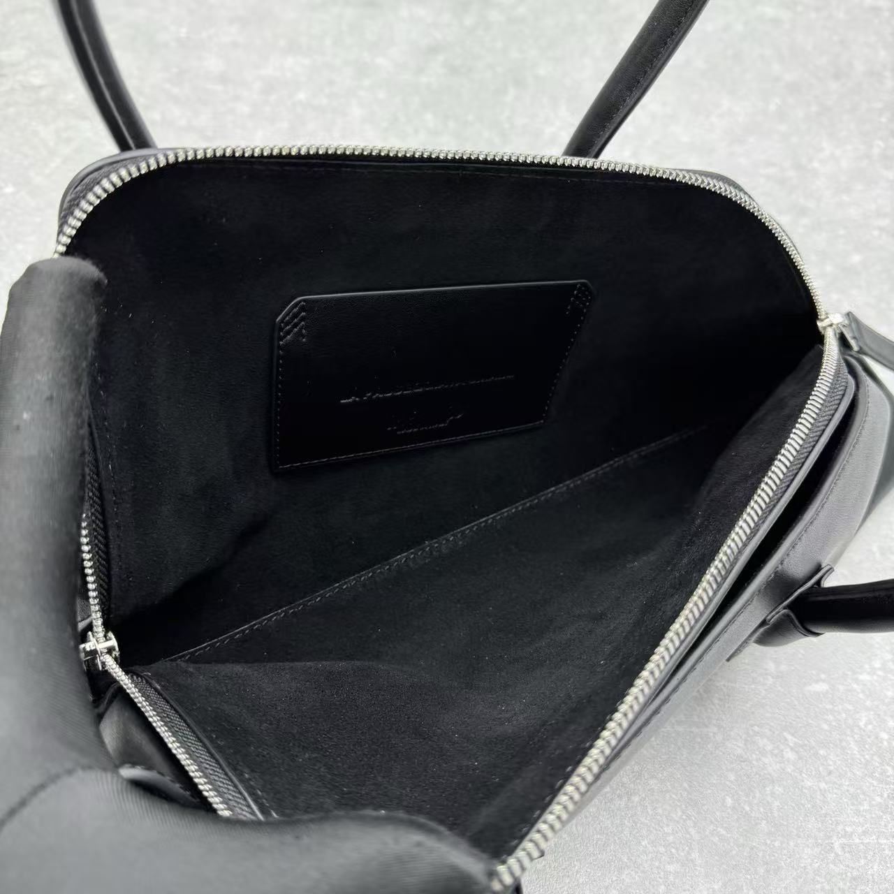 THE ATTICO LA PASSEGGIATA SMALL TOTE BAG IN BLACK CALFSKIN