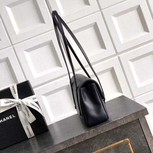 CHANEL SMALL FLAP BAG 22 IN BLACK GRAINED CALFSKIN GOLD HARDWARE