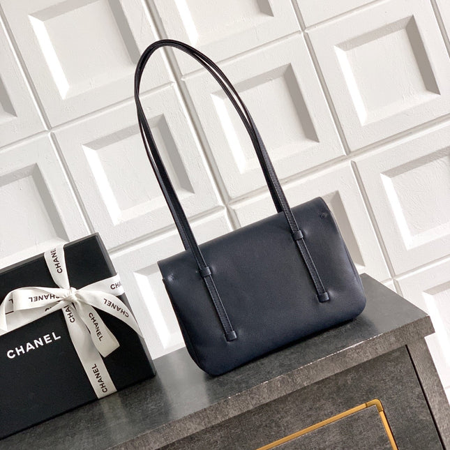 CHANEL SMALL FLAP BAG 22 IN BLACK GRAINED CALFSKIN GOLD HARDWARE