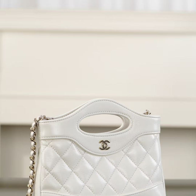 CC SHOPPING BAG 20 IN WHITE QUILTED CALFSKIN