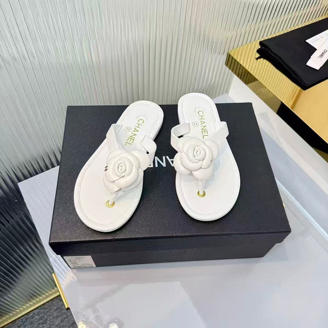 CHANEL THONG SANDALS CAMELLIA IN WHITE CALFSKIN