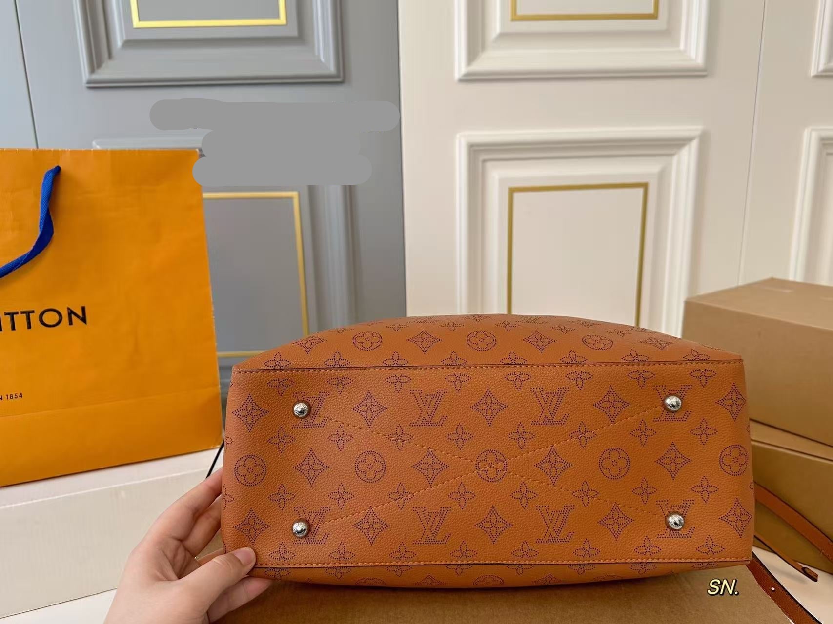 LV 26S BELLA TOTE MONOGRAM 33 IN BROWN CALFSKIN