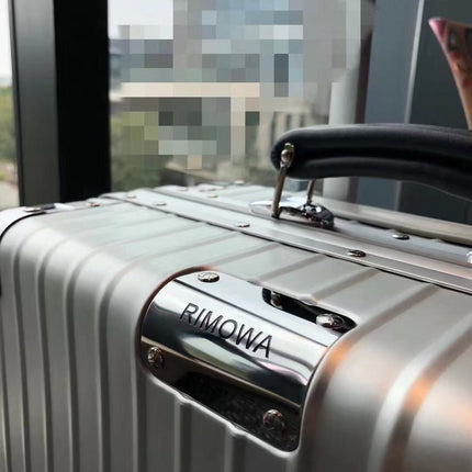RIMOWA SUITCASE IN SILVER 08626