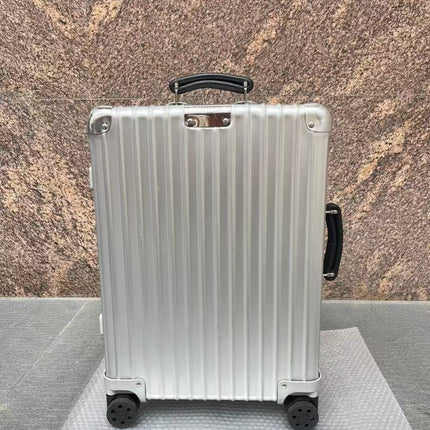 RIMOWA SUITCASE IN SILVER 08626
