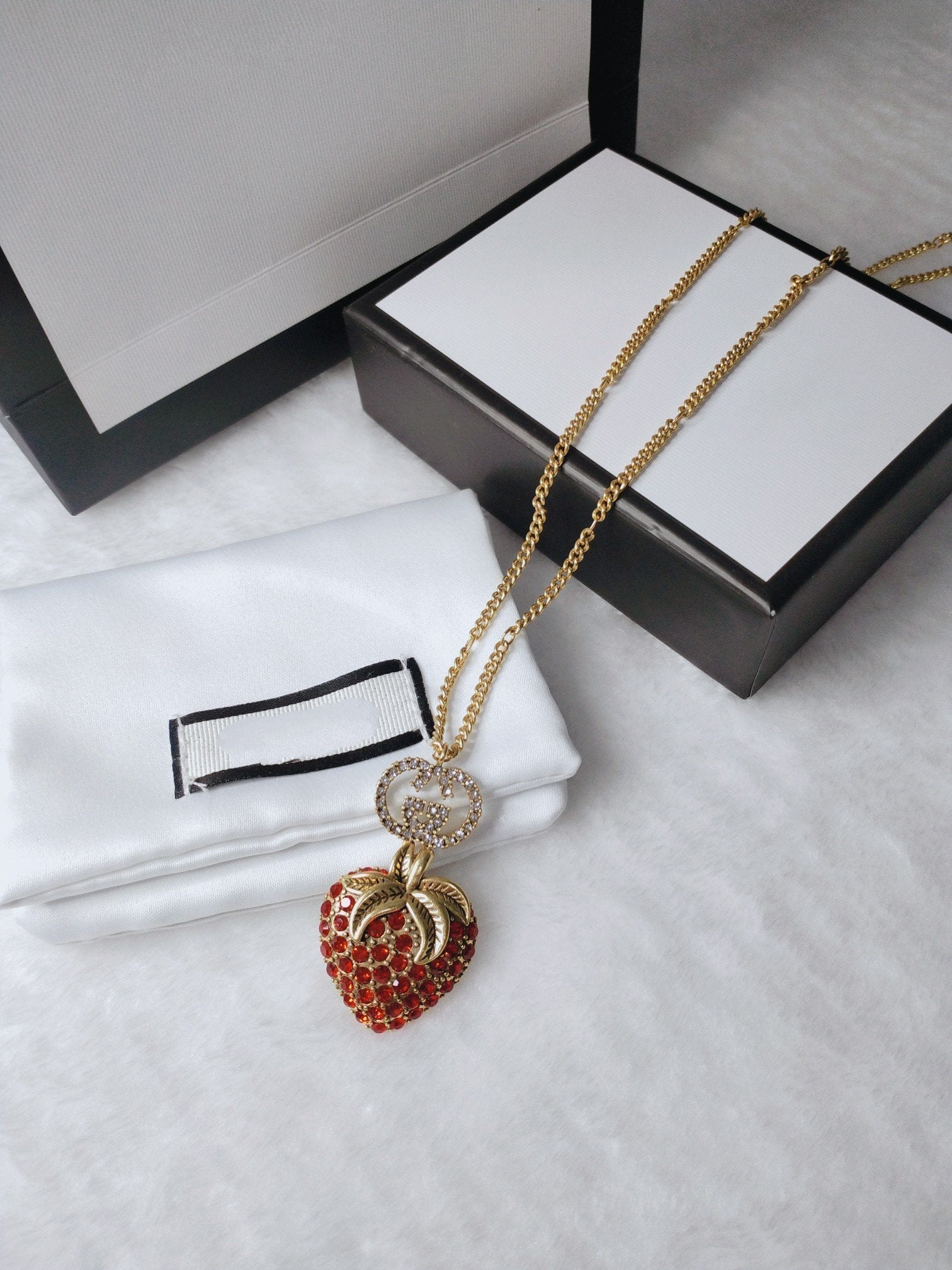 GG RED DIAMOND STRAWBERRY NECKLACE