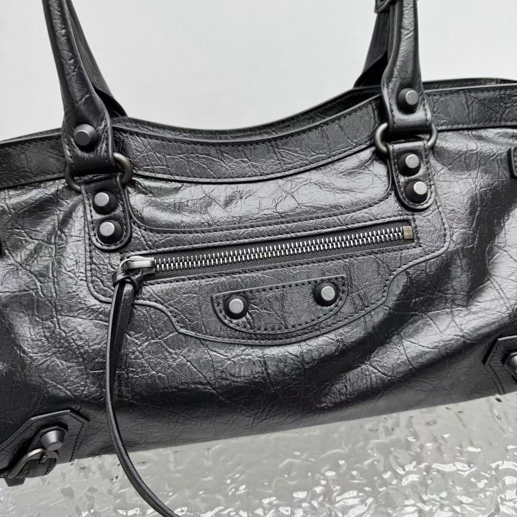 NEO CAGOLE 32 IN BLACK CALFSKIN BLACK HARDWARE