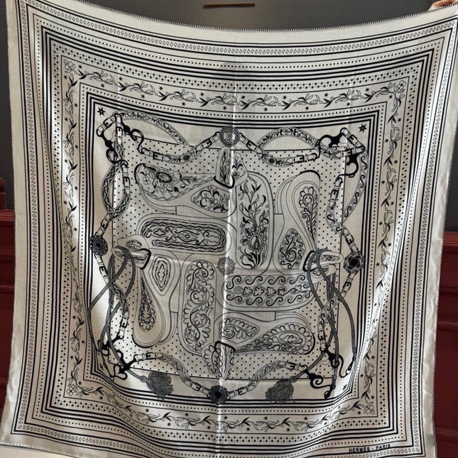 HERMES 26S PRINTED SQUARE SCARF 140 IN CASHMERE AND SILK 307278