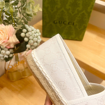 WOMEN'S ESPADRILLE WITH HORSEBIT IN WHITE CANVAS