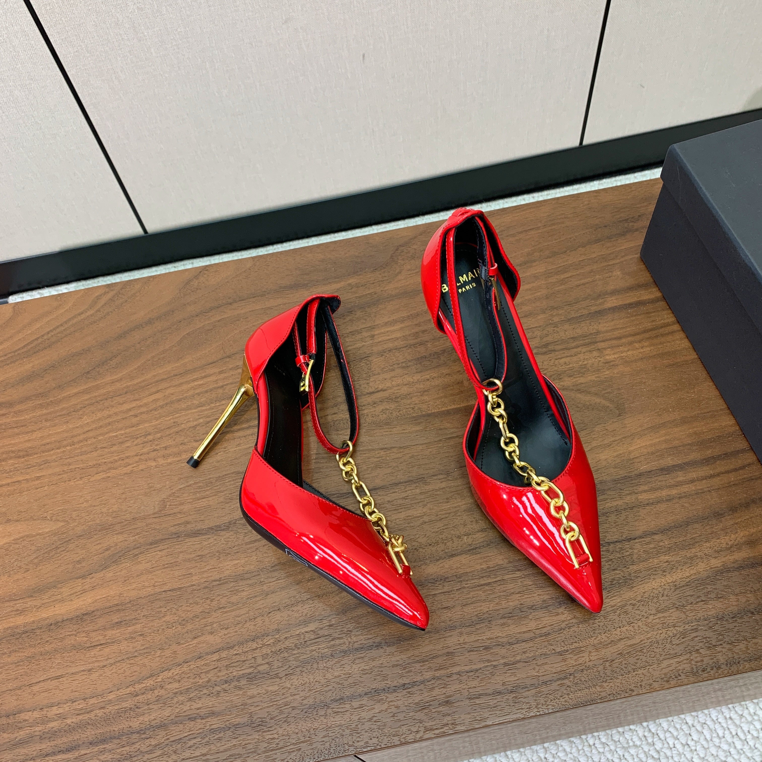 BALMAIN 26S CHAIN HIGH HEELS 95 MM IN RED PATENT CALFSKIN